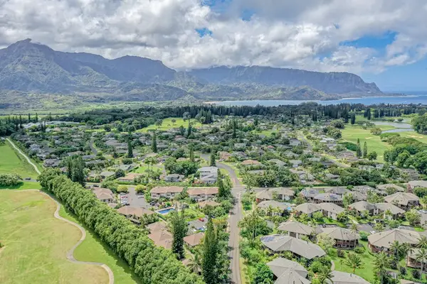 Panoramic Paniolo Views With Mountain Backdrop