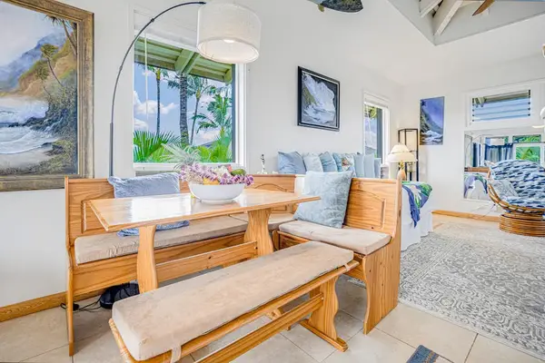 Dine In Comfort With Tropical Views