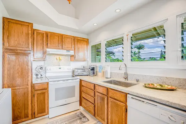 Cook & Gather In A Bright Island Kitchen