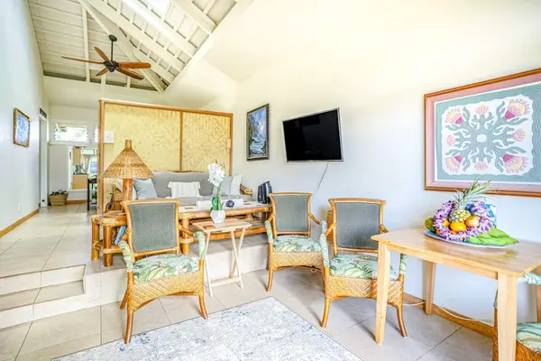 Charming Island Studio With Garden Views