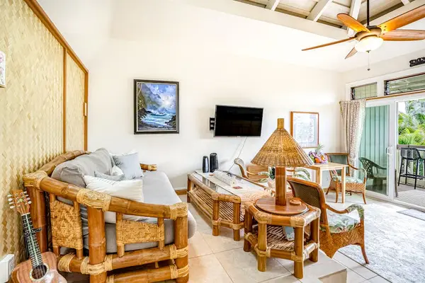 Cozy Studio Living With Tropical Charm