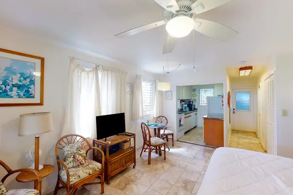 Relaxing Retreat With Tropical Charm