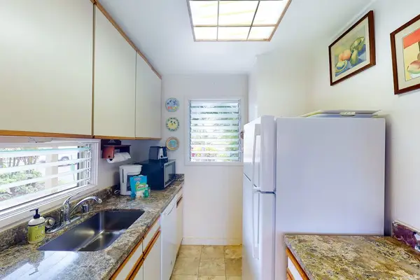 Well Equipped Kitchenette Convenience