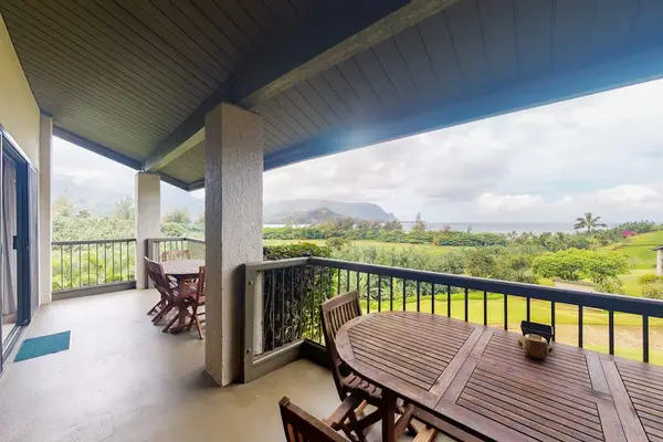 Offers table seating mountain views and island breezes