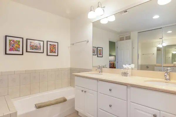 Double vanity with plenty of space