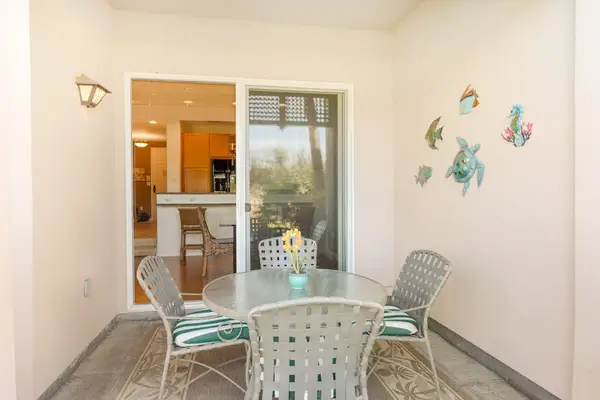 Private lanai for outdoor dining