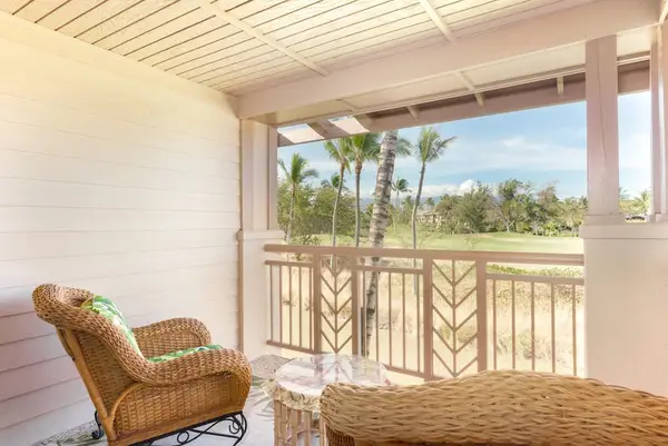 Private lanai with outdoor seating