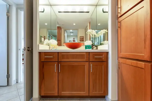 Spa-Inspired Full Bathroom