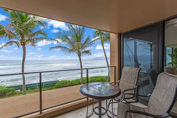 Private Lanai Above The Shoreline