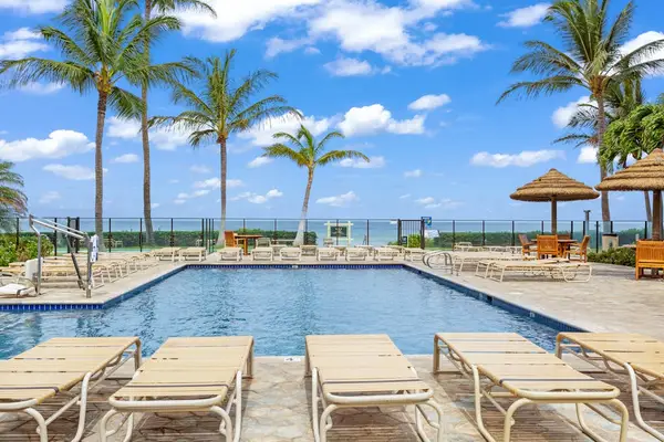 Oceanfront Infinity Pool Escape