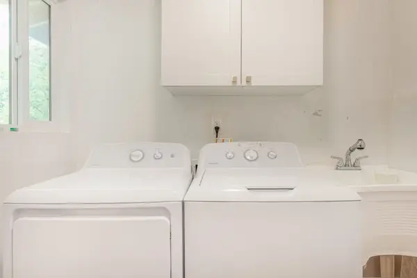 Laundry - Washer & Dryer