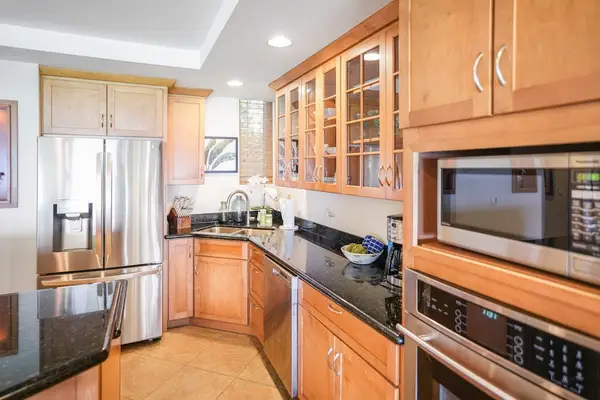 Cook with ease in the fully equipped kitchen