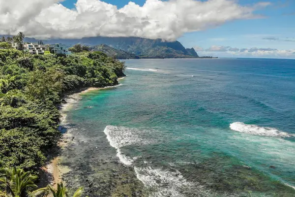 Dramatic coastline views of Kauai