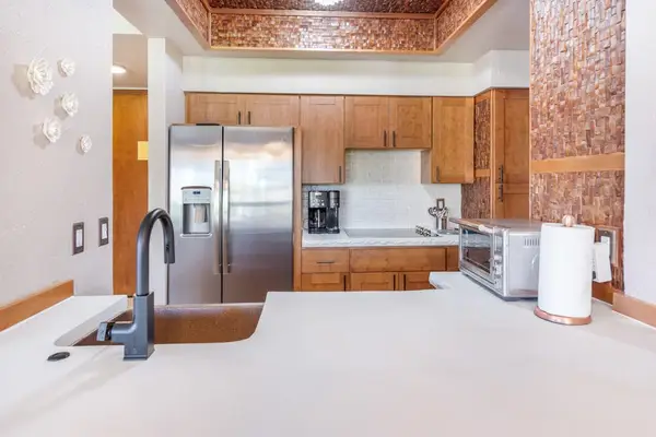 Fully Equipped Kitchen For Effortless Island Cooking