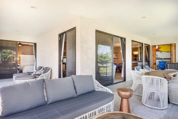 Covered Lanai With Cozy Resort Ambiance
