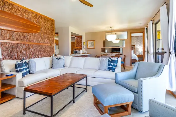 Spacious Living Room Designed For Relaxing