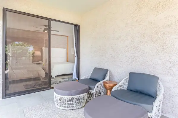 Comfortable Outdoor Seating For Island Relaxation