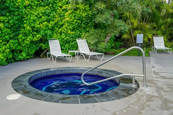 Plantation Hale Hot Tub