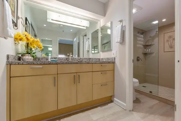 Bright And Modern Full Bathroom