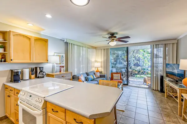 Bright Kitchen Designed For Family Gatherings