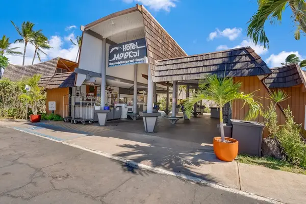 Bright tropical surroundings create an inviting arrival beside the cottage