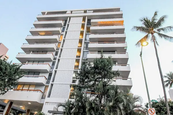 Discover a charming property with a convenient location and inviting atmosphere.