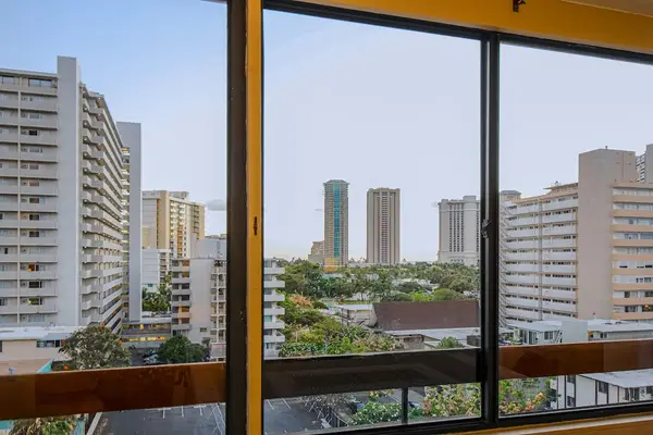 Enjoy a bright and open atmosphere with a stunning glass wall offering beautiful views and natural light.