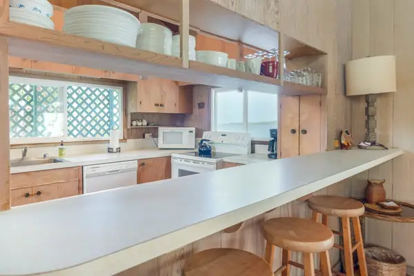 Breakfast Bar Seating for Casual Dining