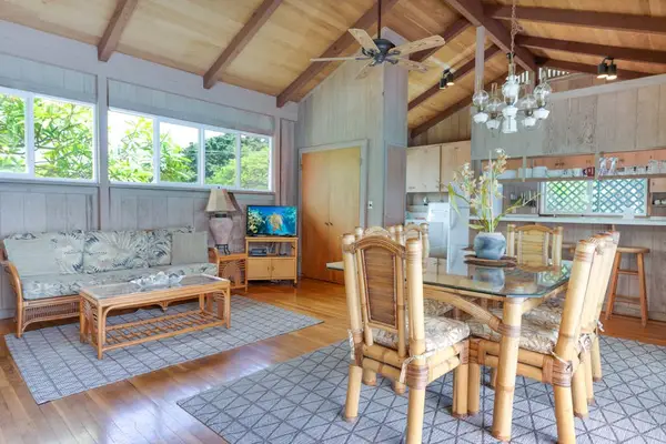 Open-Concept Living, Dining & Kitchen – Space to Gather After a Day at the Beach