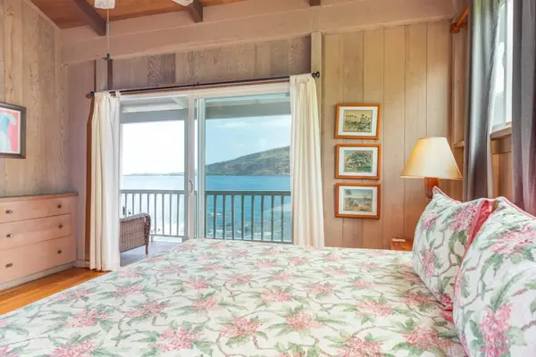 Oceanfront Bedroom with Private Lanai Access