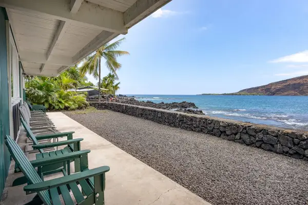 Oceanview Patio Seating 
 Unwind with Front-Row Views of the Kona Coastline