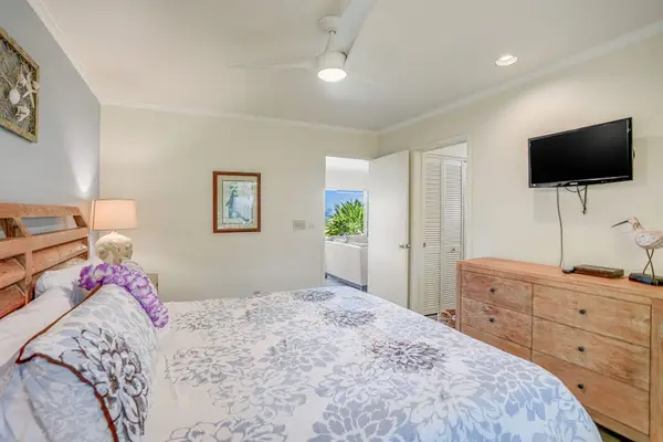 Spacious Bedroom With Relaxing Island Charm