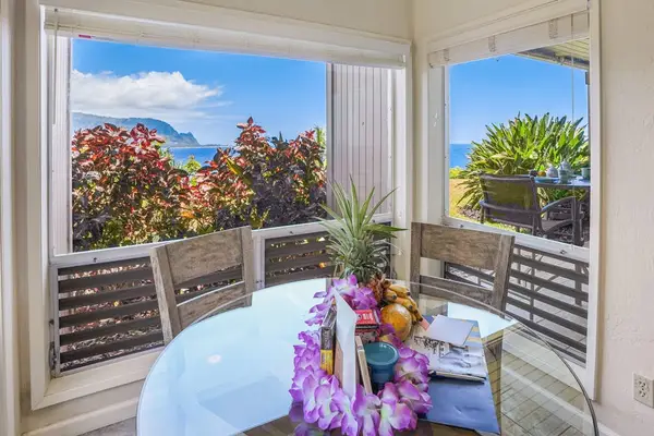 Alfresco Dining With Tropical Garden Views