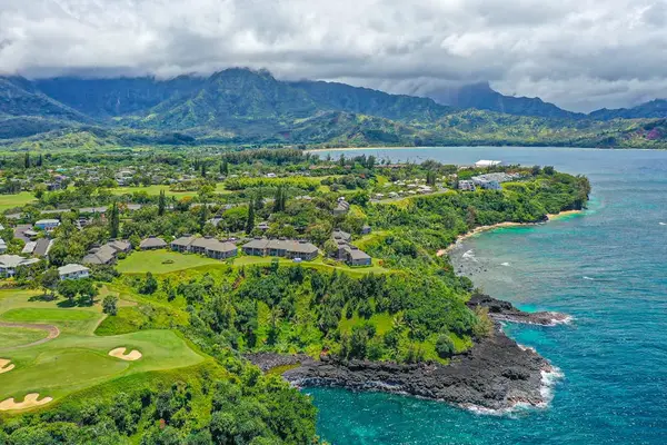 Panoramic Coastal Escape In Paradise