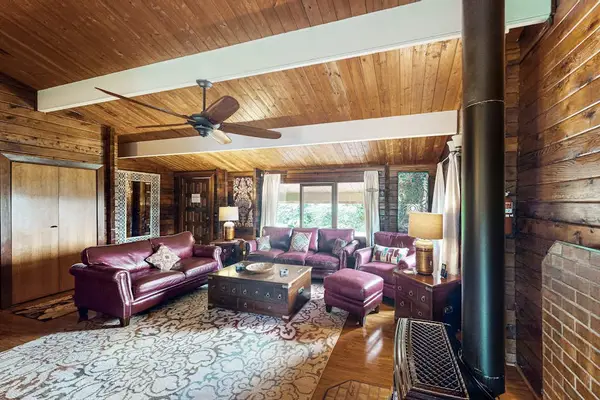 This home has an open-concept indoor living design with modern furnishings, vaulted ceilings, and even a gas fireplace for warming up on those high-elevation cool and damp volcano evenings