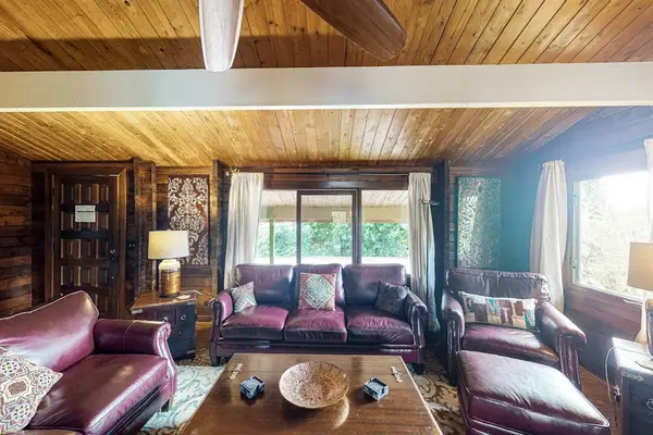 This home has an open-concept indoor living design with modern furnishings, vaulted ceilings, and even a gas fireplace for warming up on those high-elevation cool and damp volcano evenings.