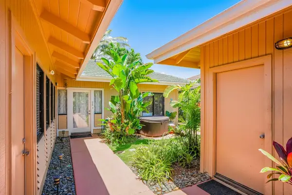 Welcoming Tropical Home Entrance