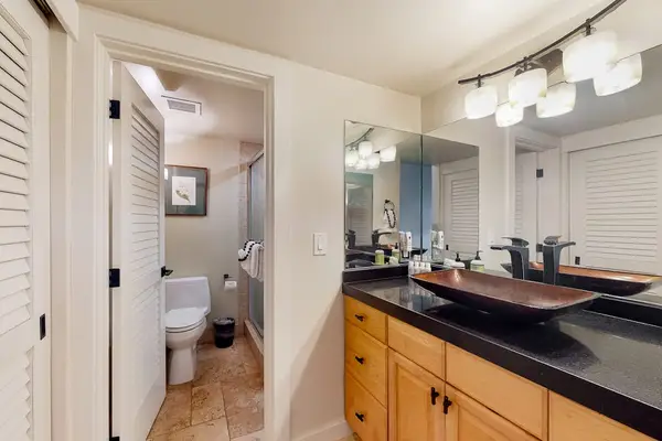 Bright bathroom offers plenty of space for your everyday routine