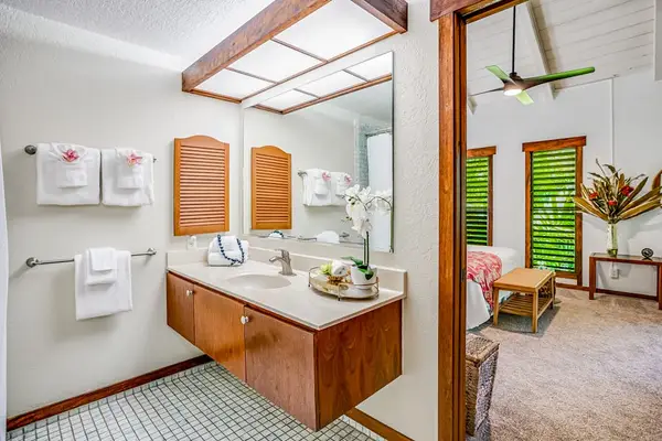 Guest bathroom with tub/shower combo.