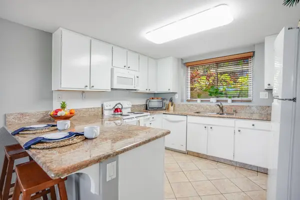 A functional U shaped kitchen