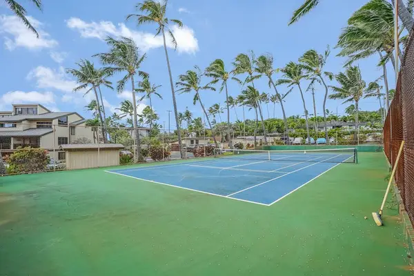 Access to community tennis court