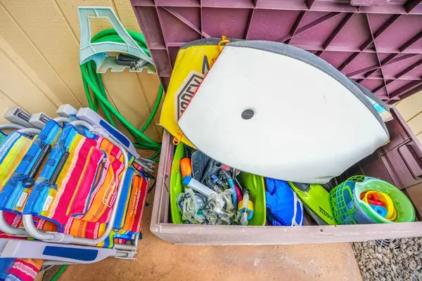 Beach/pool accessories for guest use
