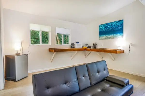Airy Studio With Relaxing Lounge Area