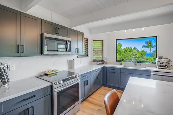 Full kitchen with modern appliances for easy cooking