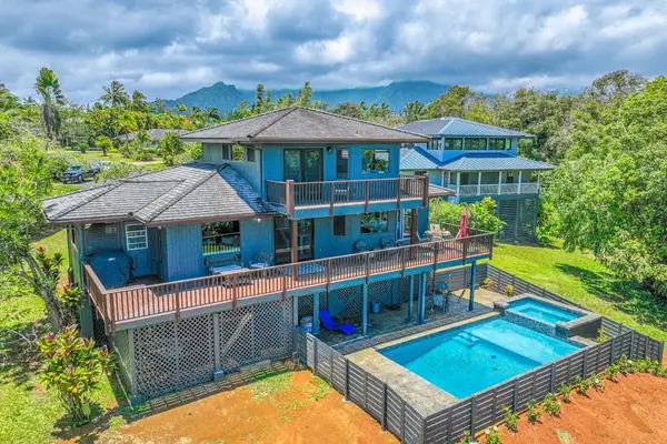 Beautifully maintained resort with lush tropical landscaping