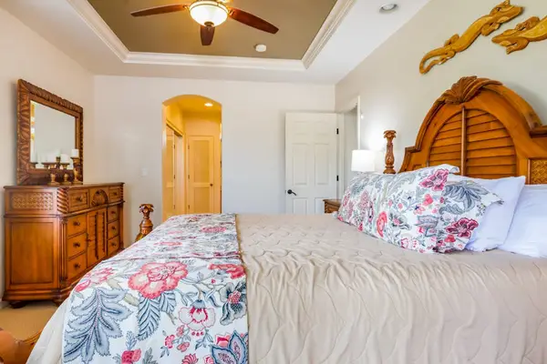 Spacious Guest Bedroom With Island Style