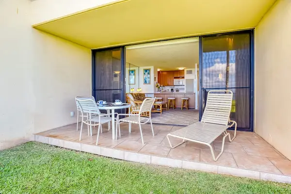 Private lanai with comfortable outdoor seating