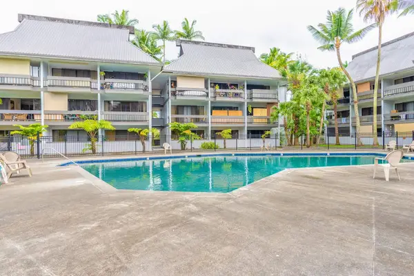 Resort-Style Pool Escape At Waikaea Villas