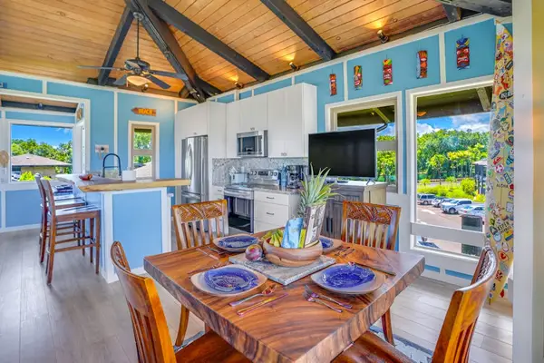 Dining room with seating for four while you take in the panoramic views of your tropical paradise.