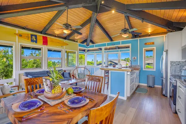 Dining room with seating for four while you take in the panoramic views of your tropical paradise.